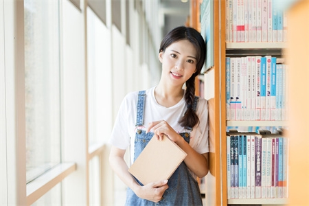 自媒体时代，选什么类型的专业才吃香？